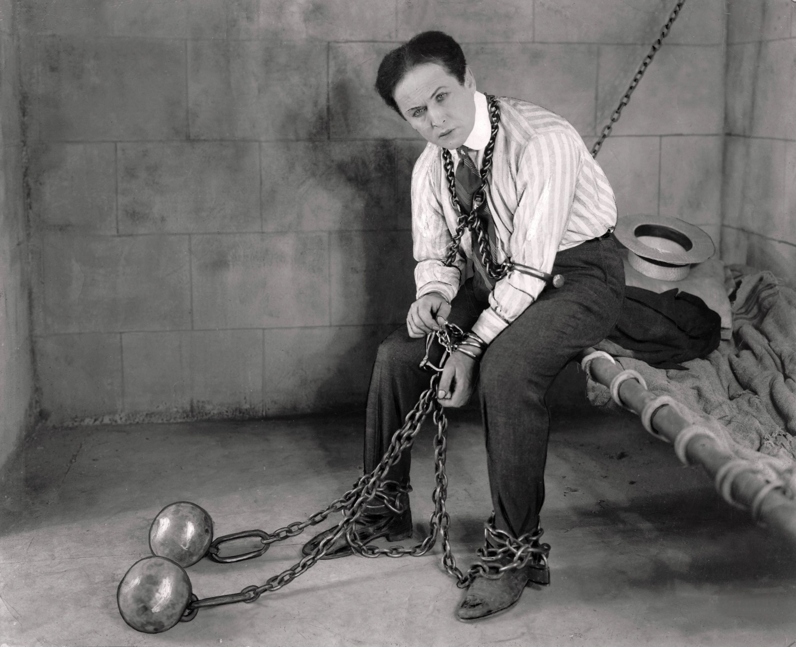 10 lucruri pe care nu le știai despre celebrul iluzionist Harry Houdini