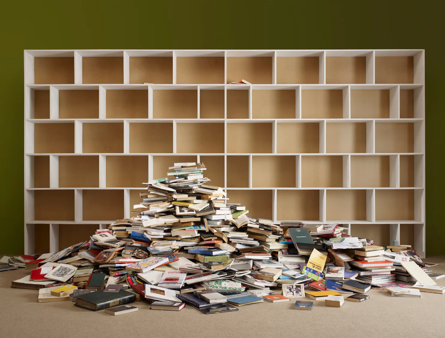 7 moduri de a-ți organiza cărțile